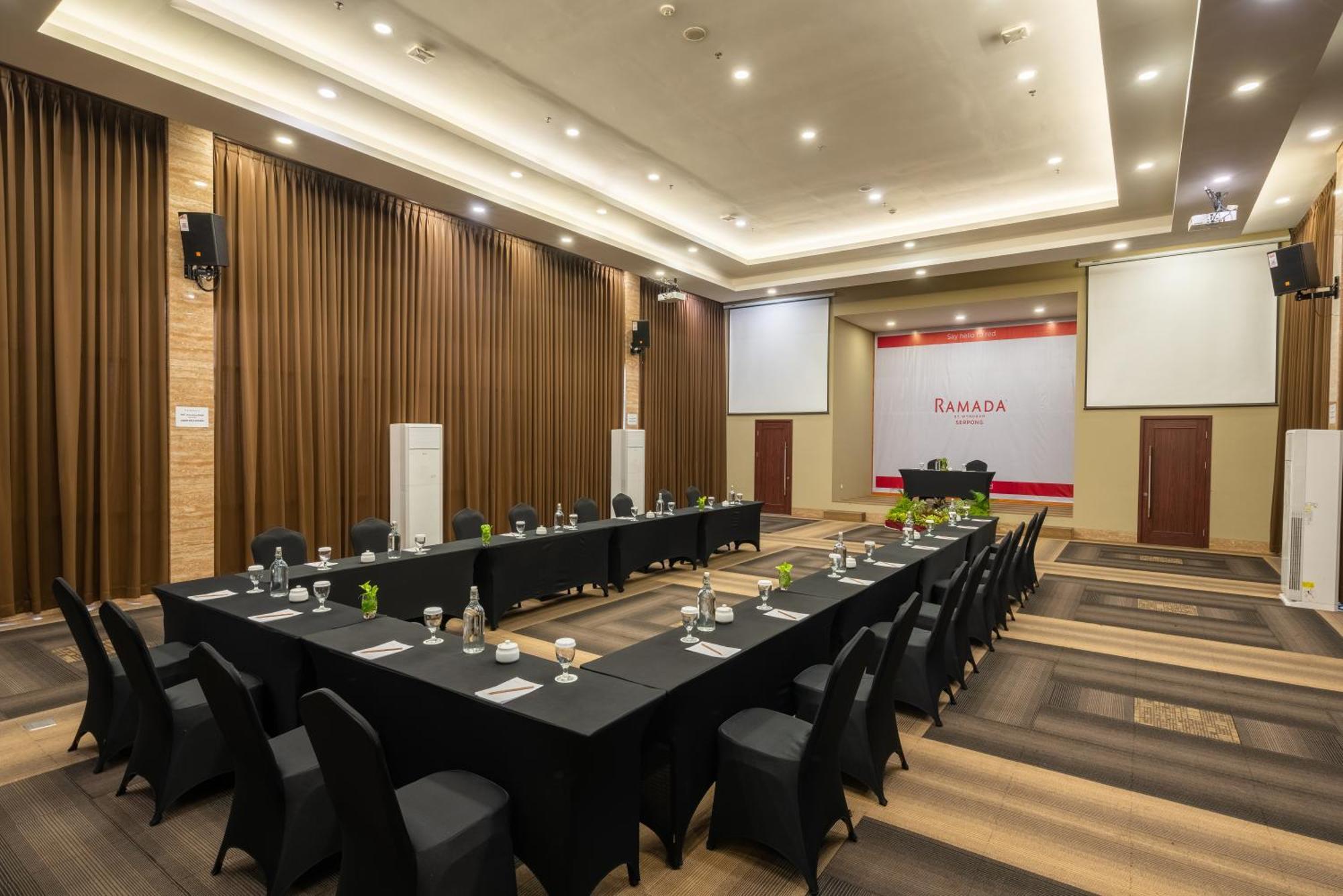 Ramada By Wyndham سيربونغ المظهر الخارجي الصورة