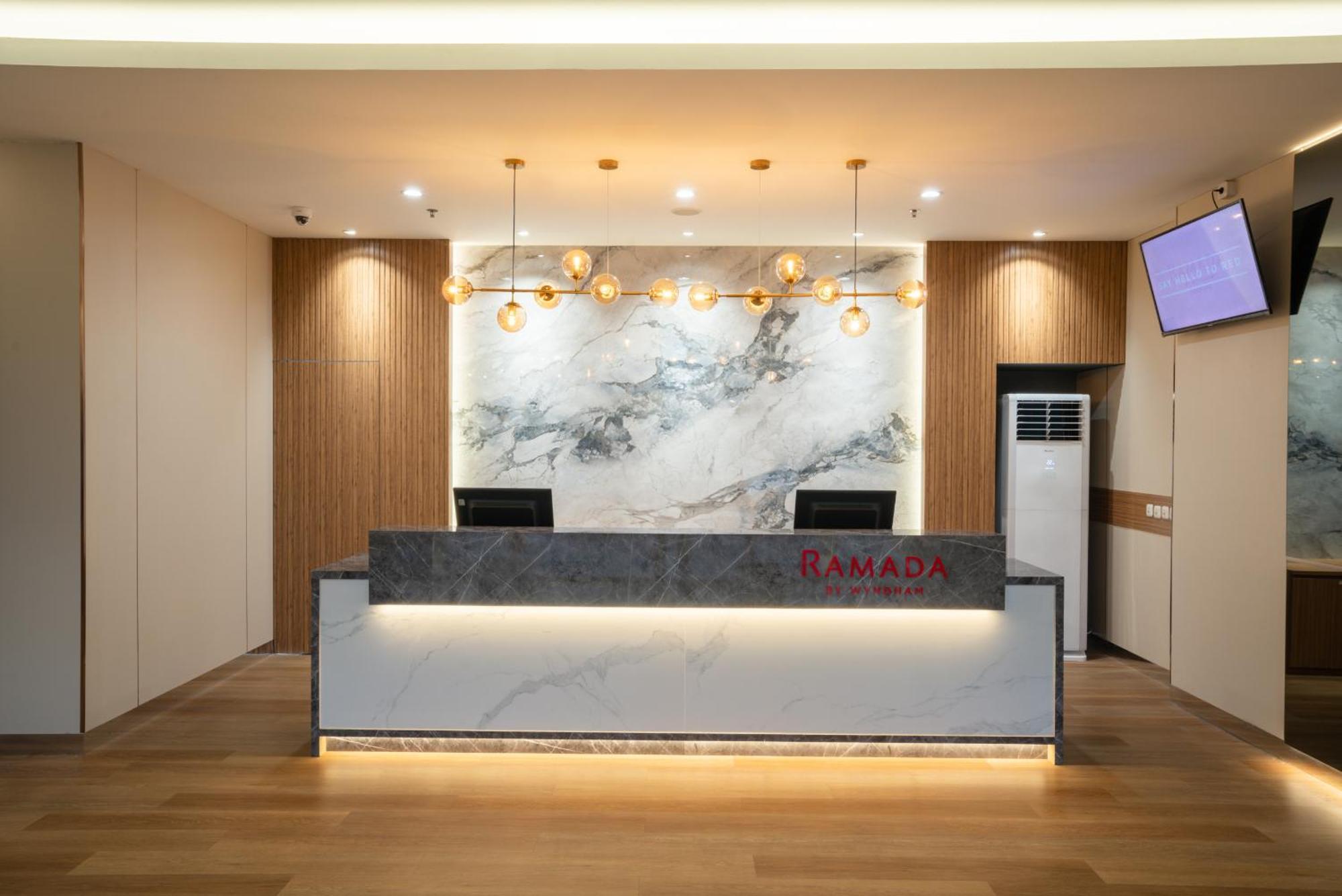 Ramada By Wyndham سيربونغ المظهر الخارجي الصورة