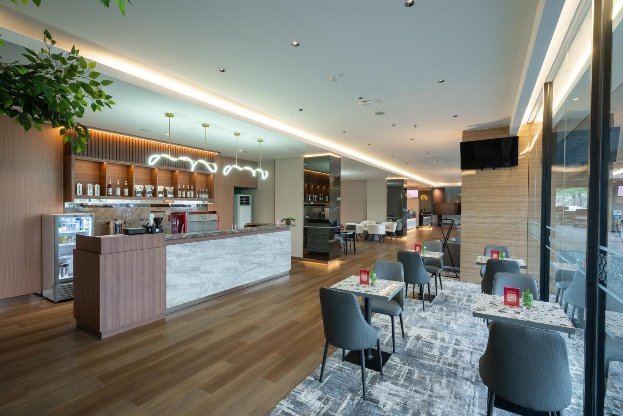 Ramada By Wyndham سيربونغ المظهر الخارجي الصورة