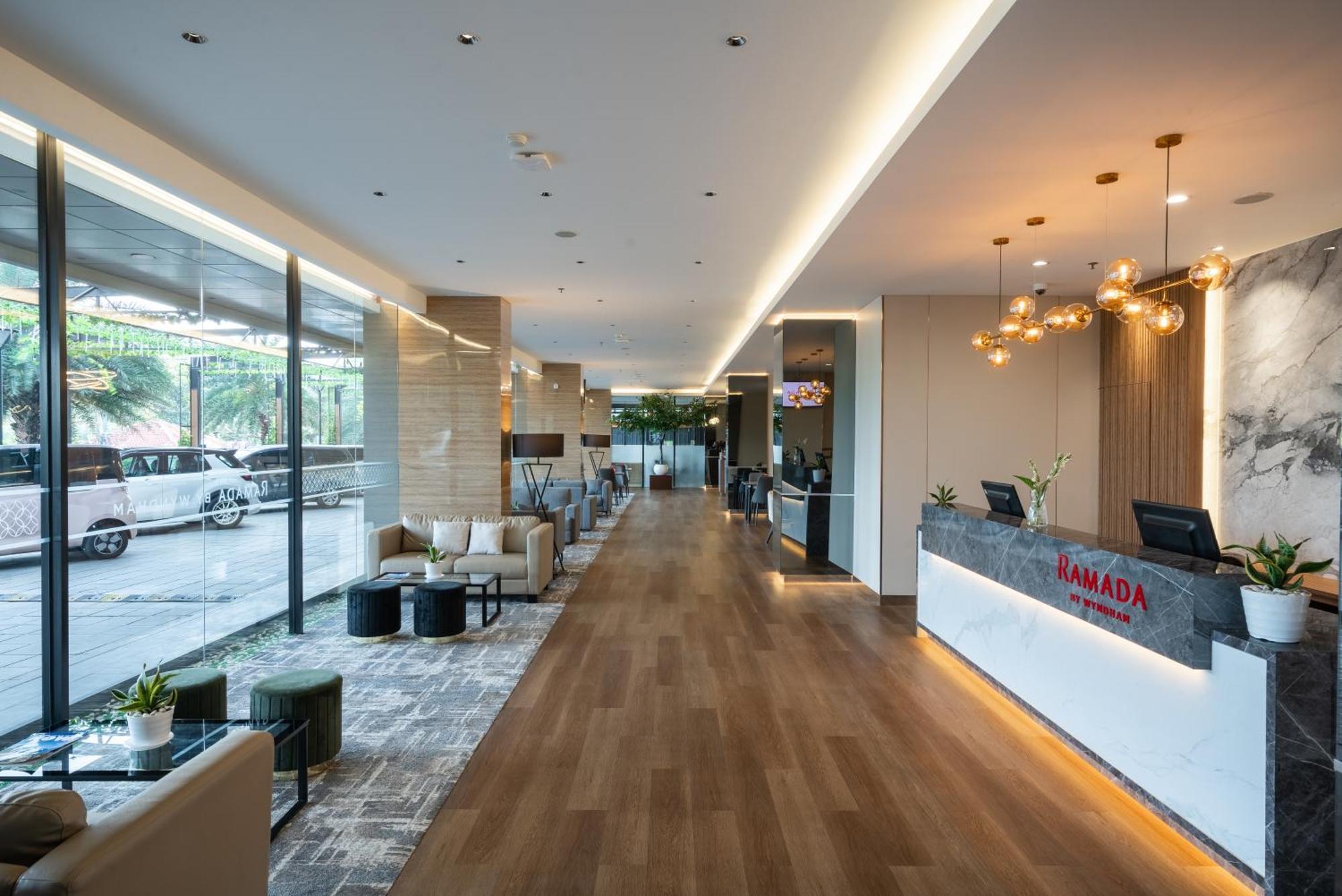 Ramada By Wyndham سيربونغ المظهر الخارجي الصورة