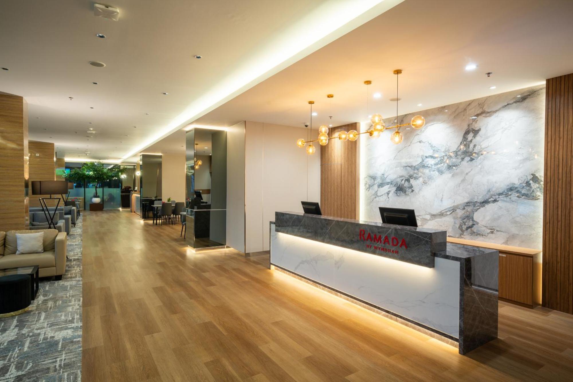 Ramada By Wyndham سيربونغ المظهر الخارجي الصورة