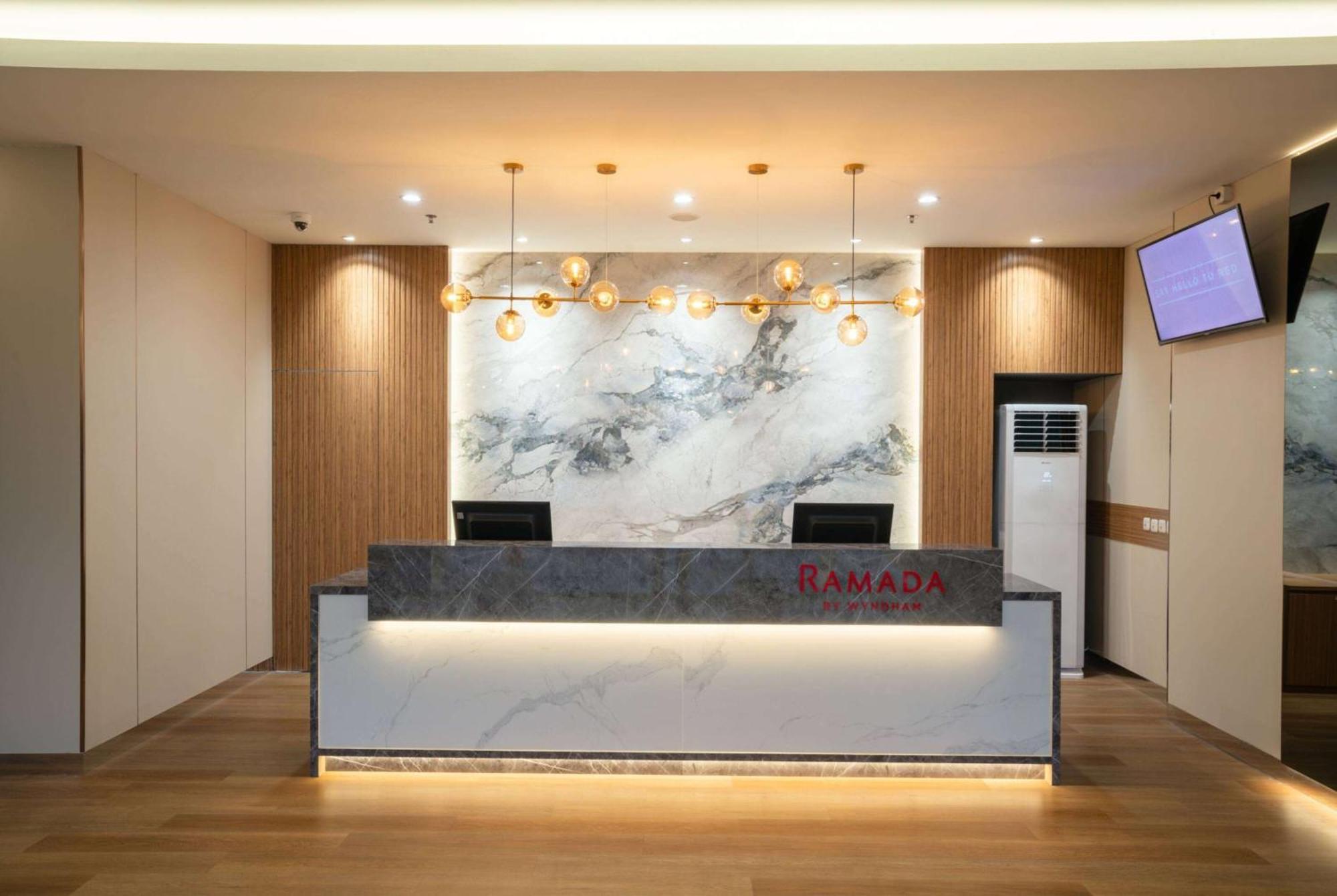Ramada By Wyndham سيربونغ المظهر الخارجي الصورة
