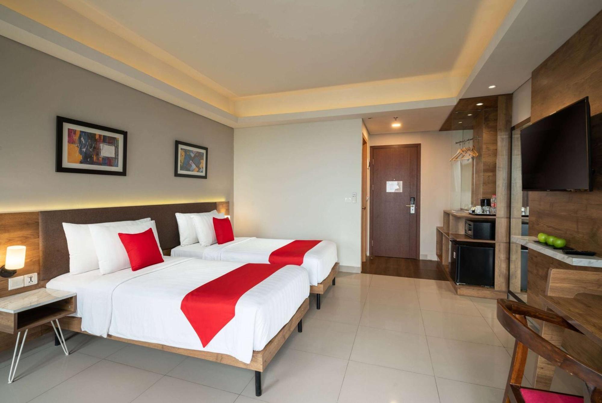 Ramada By Wyndham سيربونغ المظهر الخارجي الصورة