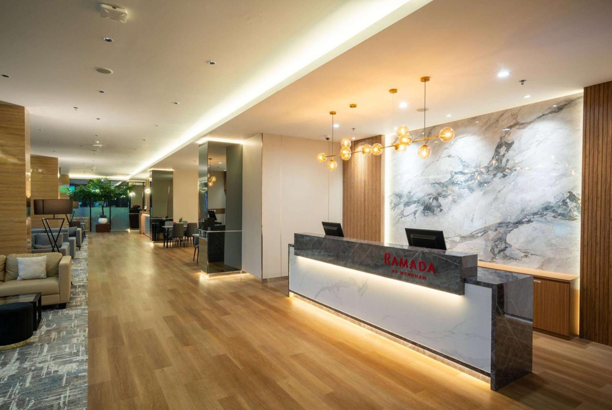 Ramada By Wyndham سيربونغ المظهر الخارجي الصورة